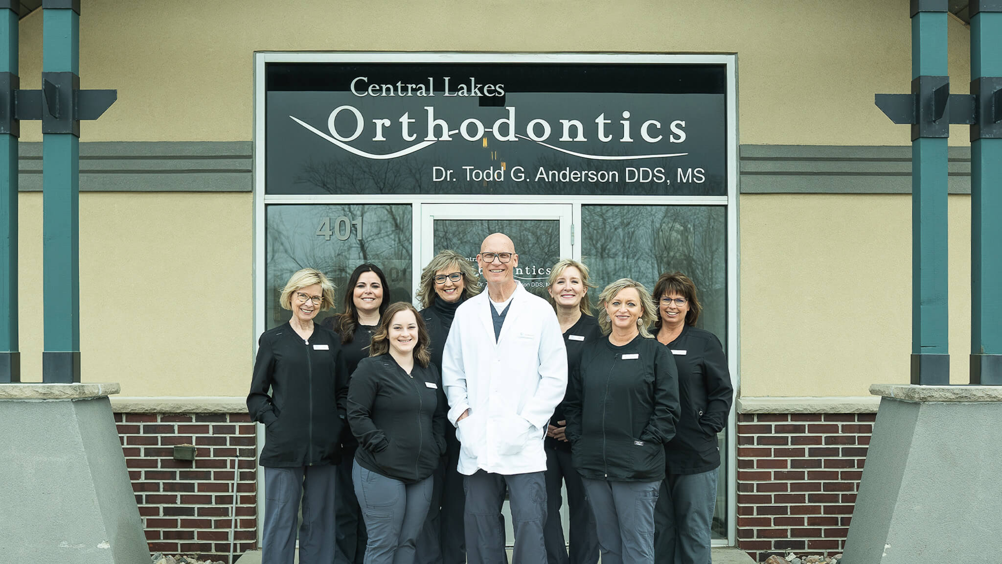 dr. anderson & team in front of office